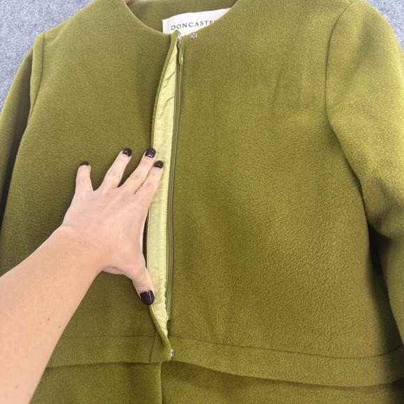Vintage Doncaster Womens Wool Blend Cape Coat Sz 8 Green Pockets Jacket Cottage - Picture 3 of 10